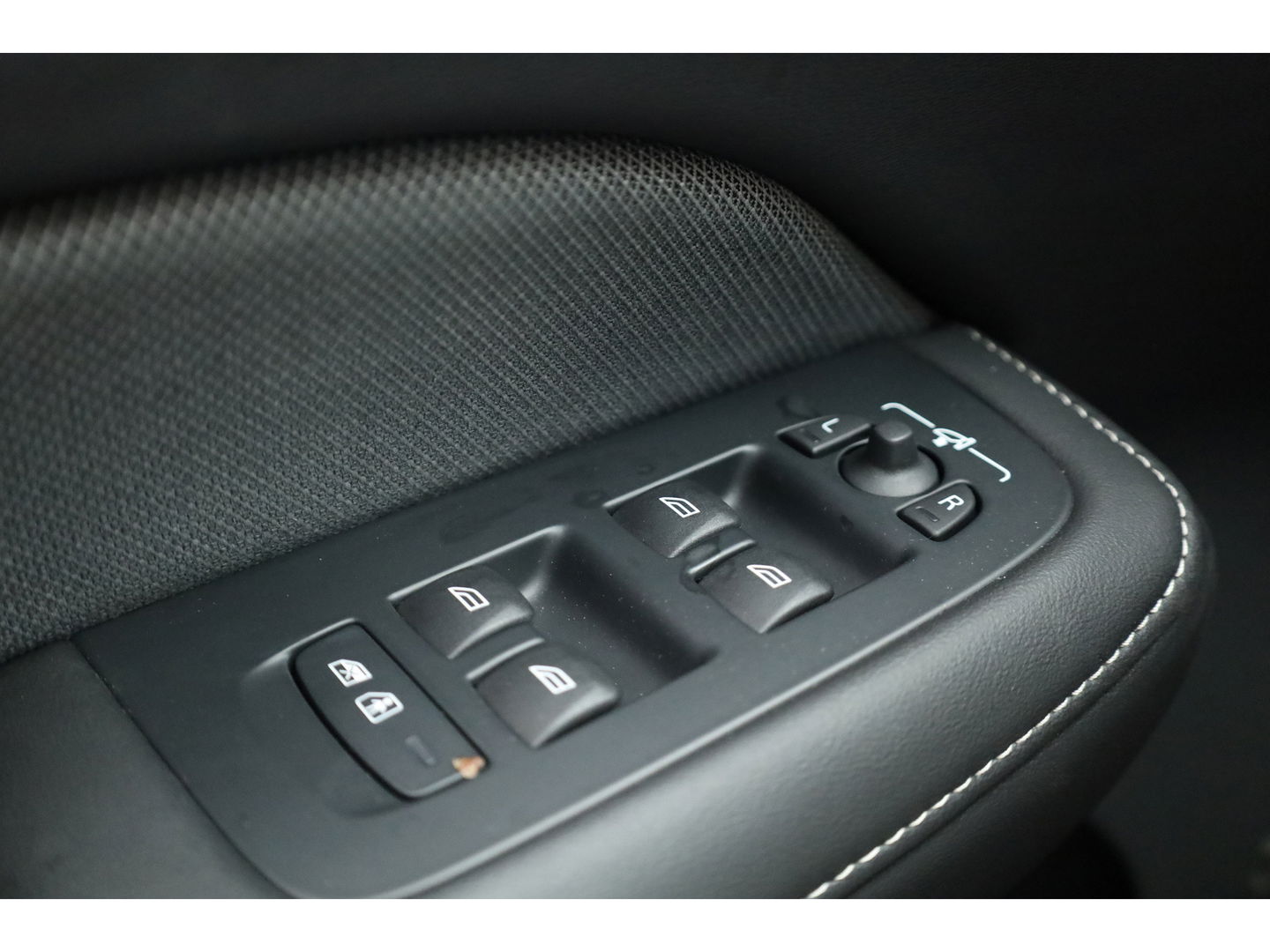 Volvo V60 T6 Recharge Plus Bright | Pano | 4x stoelen verw. | Stuur & voorruit verw. |