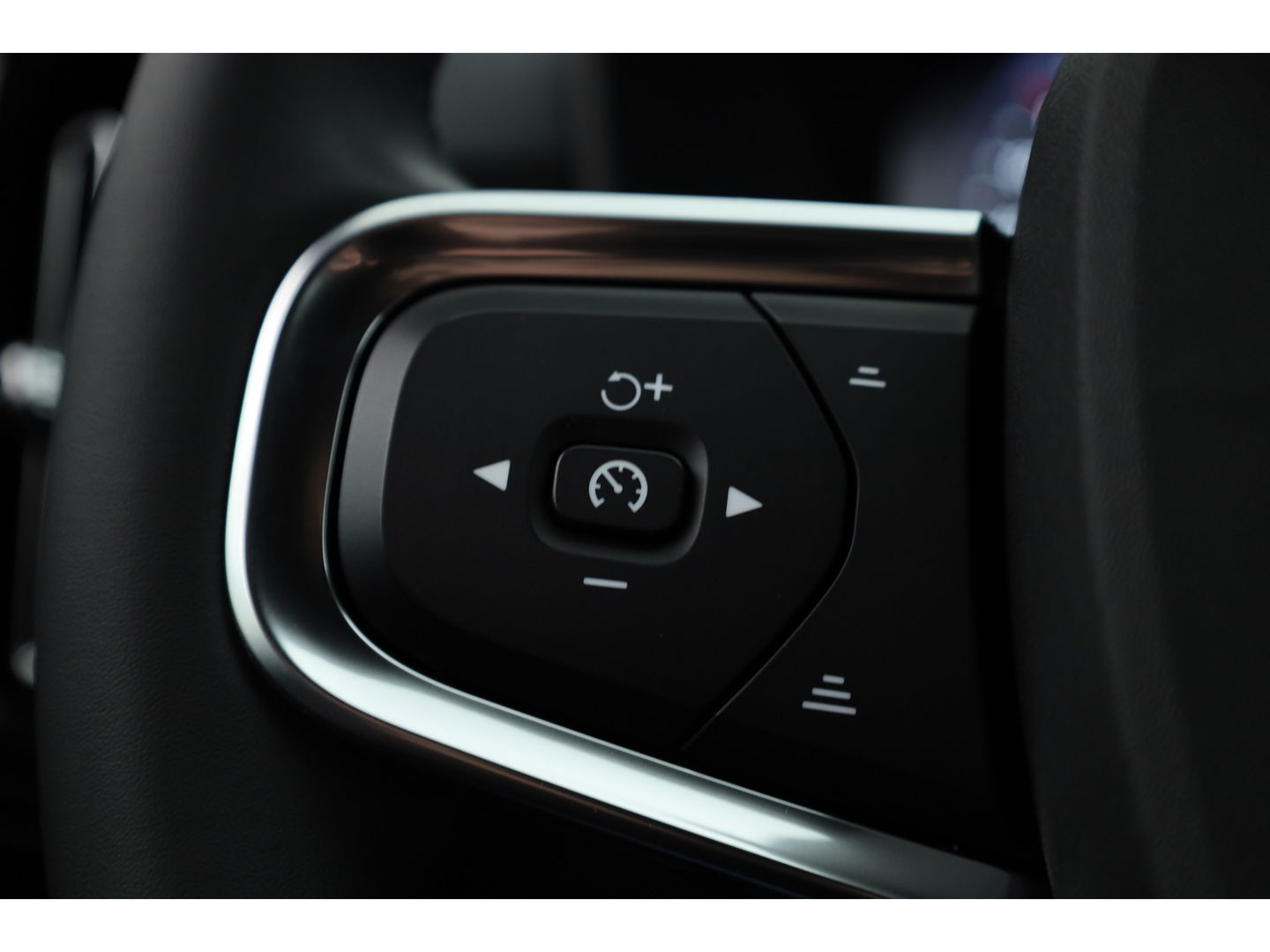 Volvo XC40 T5 Recharge Plus Dark | Pilot assist | Elek. Stoelen | 360cam | H&K | Navi