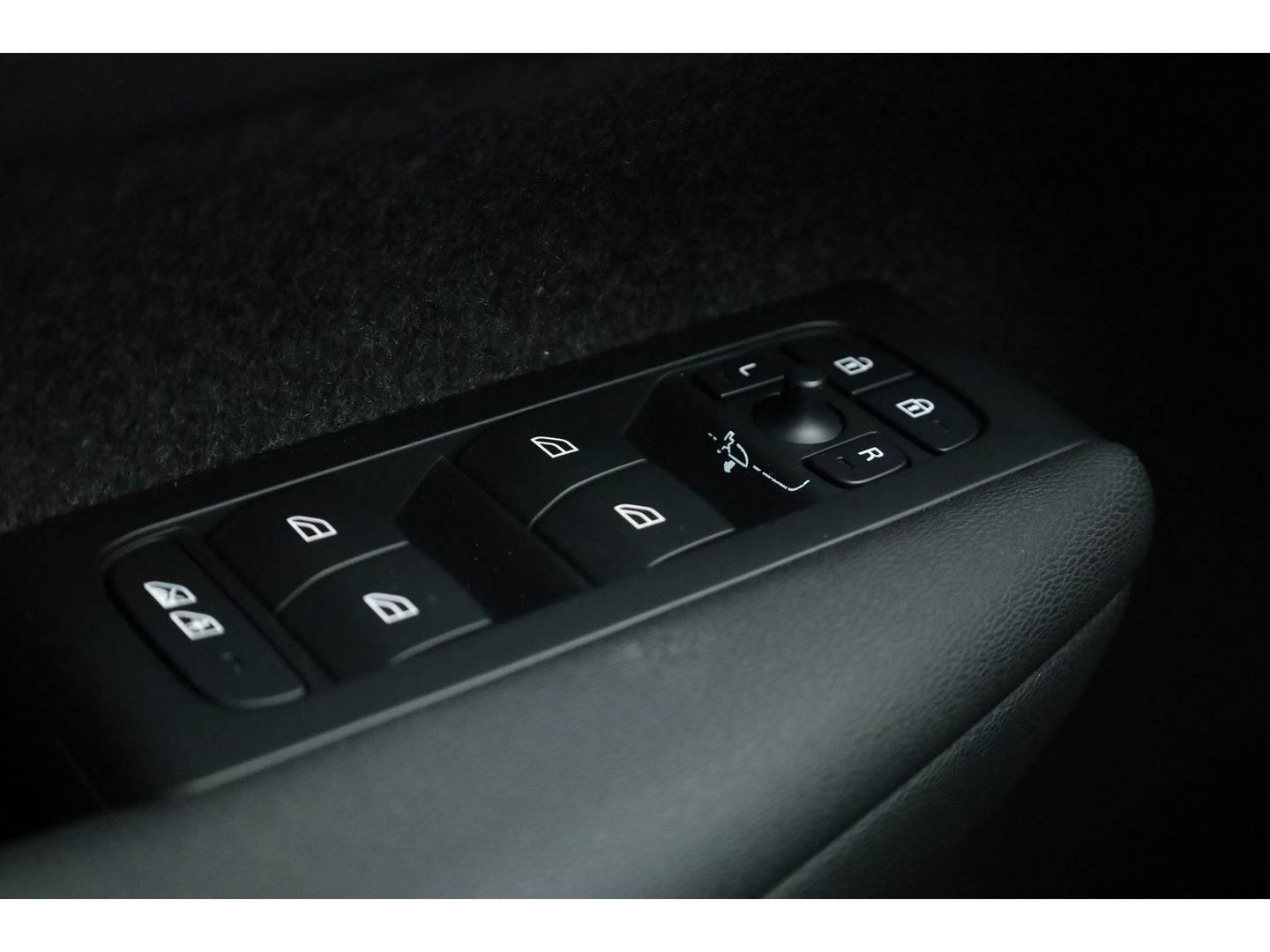 Volvo XC40 T5 Recharge Plus Dark | Pilot assist | Elek. Stoelen | 360cam | H&K | Navi