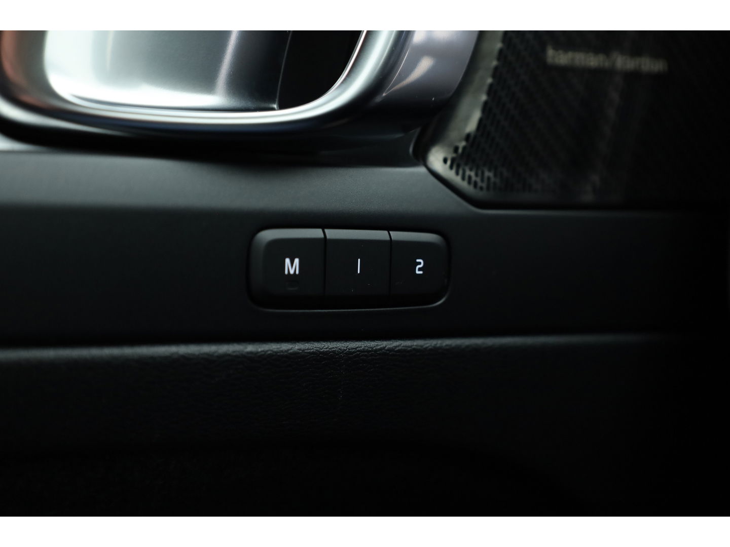 Volvo XC40 T5 Recharge Plus Dark | Pilot assist | Elek. Stoelen | 360cam | H&K | Navi
