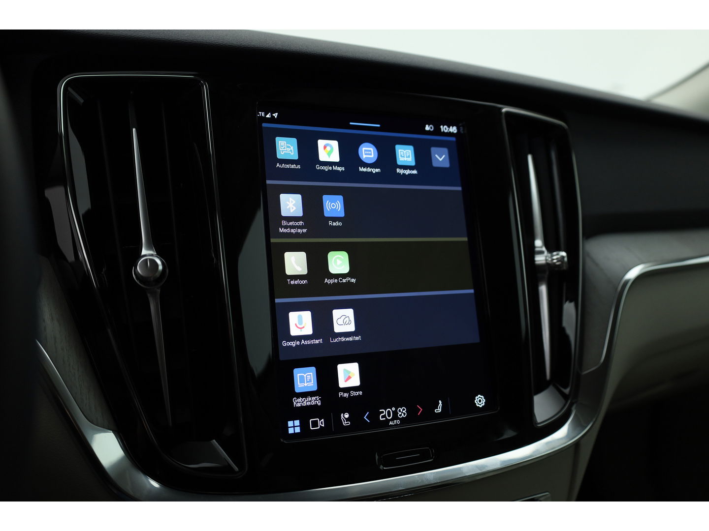 Volvo V60 2.0 T6 Plug-in hybrid AWD Plus Dark | Stuur- & 4x stoelverw. | H&K | Camera | ACC | Blis |