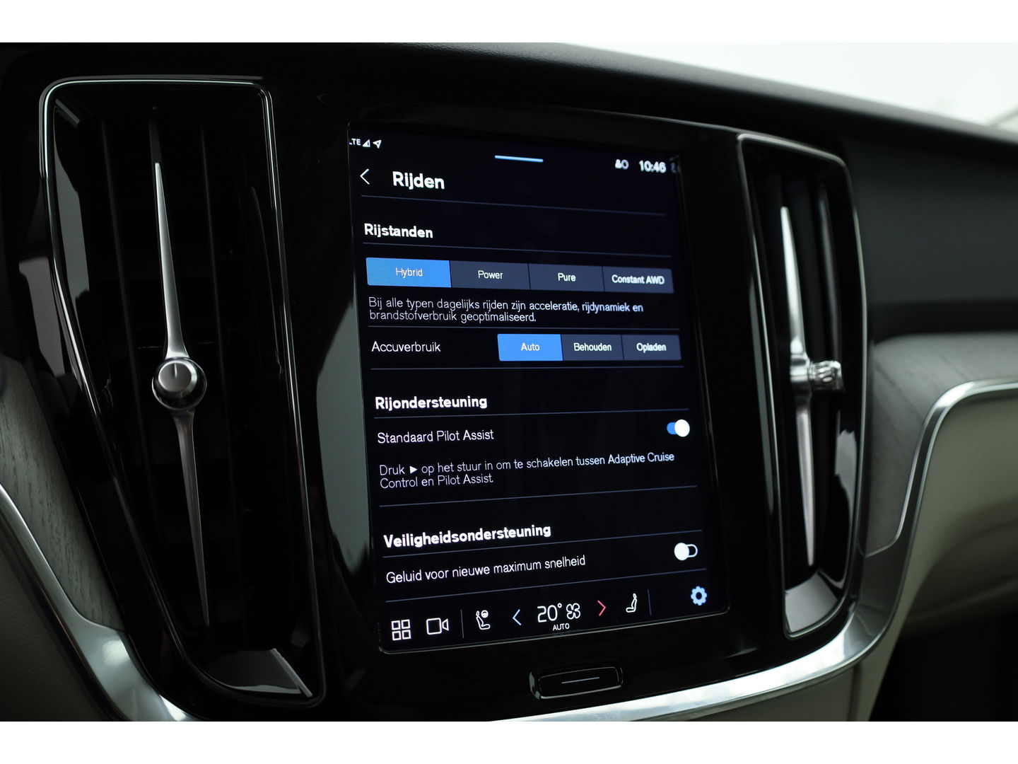 Volvo V60 2.0 T6 Plug-in hybrid AWD Plus Dark | Stuur- & 4x stoelverw. | H&K | Camera | ACC | Blis |