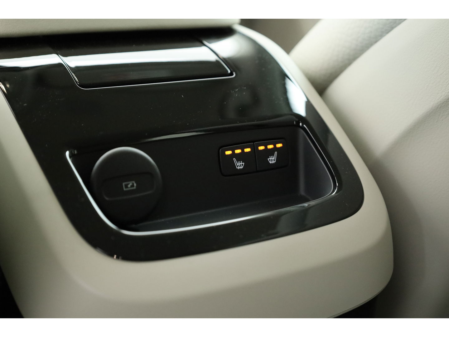 Volvo V60 2.0 T6 Plug-in hybrid AWD Plus Dark | Stuur- & 4x stoelverw. | H&K | Camera | ACC | Blis |