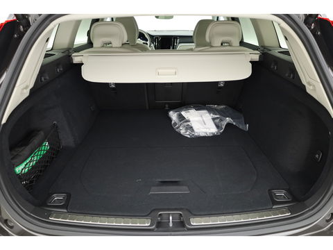 Volvo V60 2.0 T6 Plug-in hybrid AWD Plus Dark | Stuur- & 4x stoelverw. | H&K | Camera | ACC | Blis |
