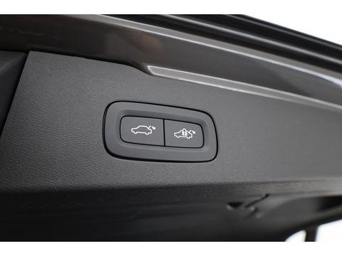 Volvo V60 2.0 T6 Plug-in hybrid AWD Plus Dark | Stuur- & 4x stoelverw. | H&K | Camera | ACC | Blis |