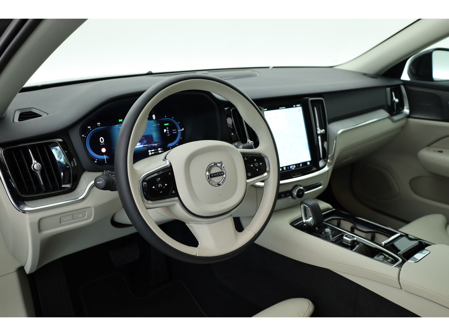 Volvo V60 2.0 T6 Plug-in hybrid AWD Plus Dark | Stuur- & 4x stoelverw. | H&K | Camera | ACC | Blis |