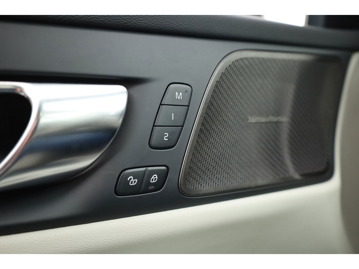 Volvo V60 2.0 T6 Plug-in hybrid AWD Plus Dark | Stuur- & 4x stoelverw. | H&K | Camera | ACC | Blis |
