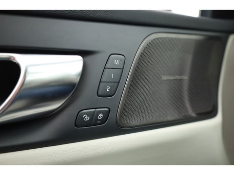 Volvo V60 2.0 T6 Plug-in hybrid AWD Plus Dark | Stuur- & 4x stoelverw. | H&K | Camera | ACC | Blis |