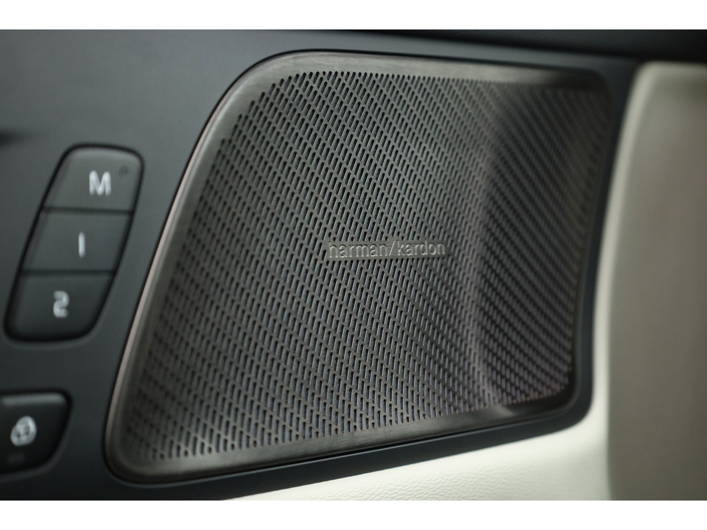 Volvo V60 2.0 T6 Plug-in hybrid AWD Plus Dark | Stuur- & 4x stoelverw. | H&K | Camera | ACC | Blis |