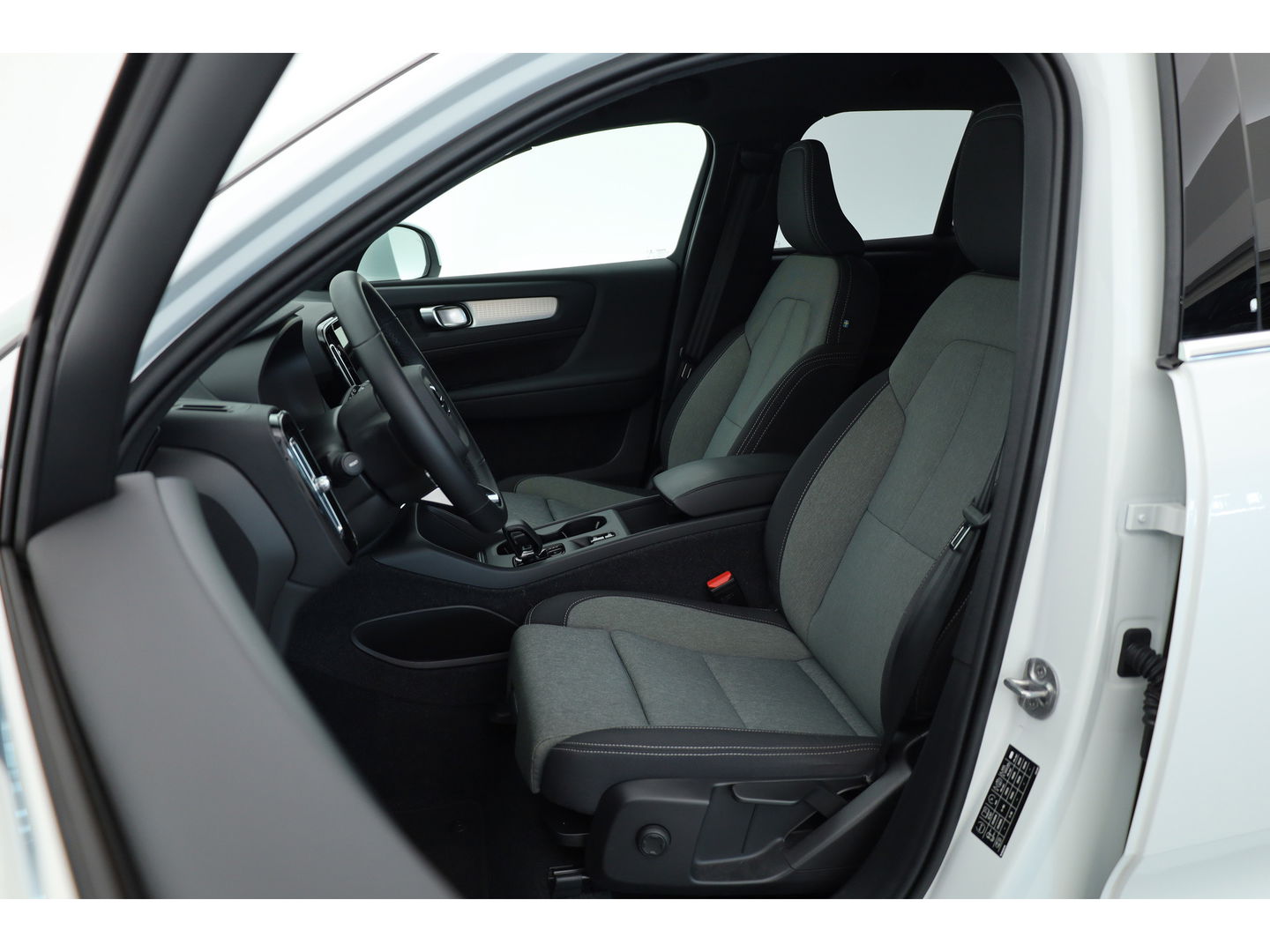 Volvo XC40 1.5 T4 Plug-in hybrid | Facelift | ACC | Blis |  19'' | Stoel + stuurverw. | Camera | PDC V+A |