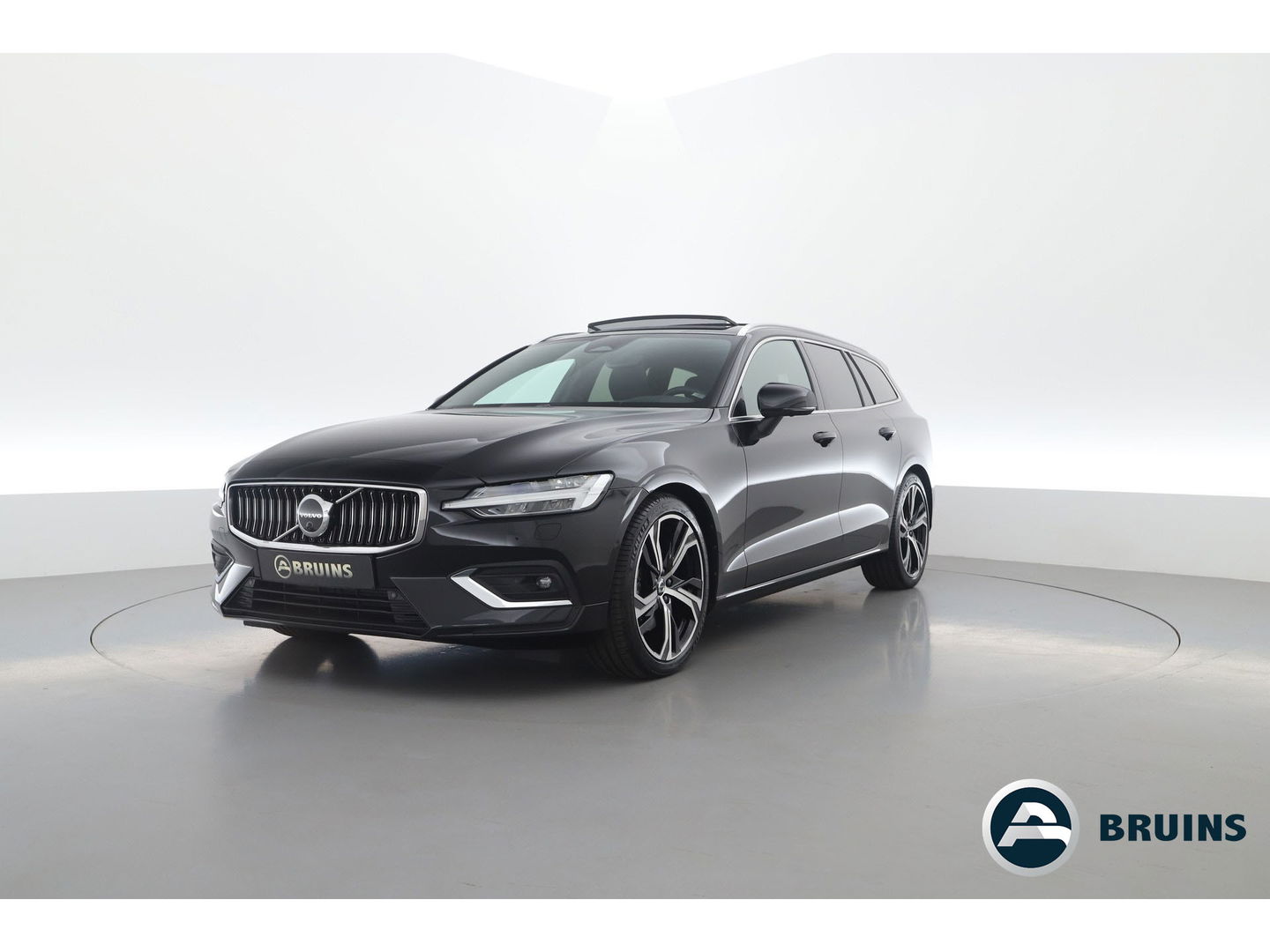 Volvo V60 2.0 B4 Plus Bright | Pano-dak | H&K audio | Trekhaak | Pilot Assist |