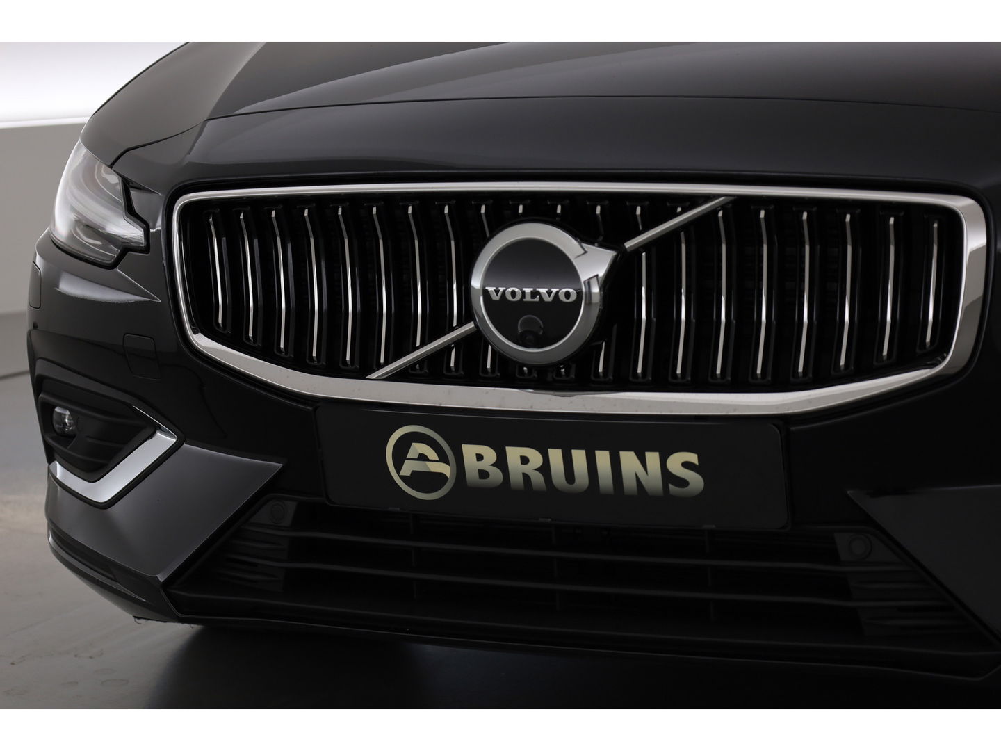 Volvo V60 2.0 B4 Plus Bright | Pano-dak | H&K audio | Trekhaak | Pilot Assist |