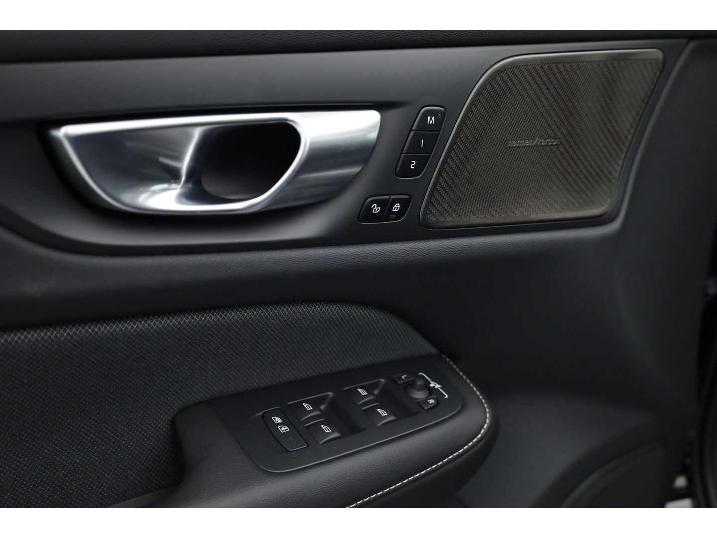 Volvo V60 2.0 B4 Plus Bright | Pano-dak | H&K audio | Trekhaak | Pilot Assist |