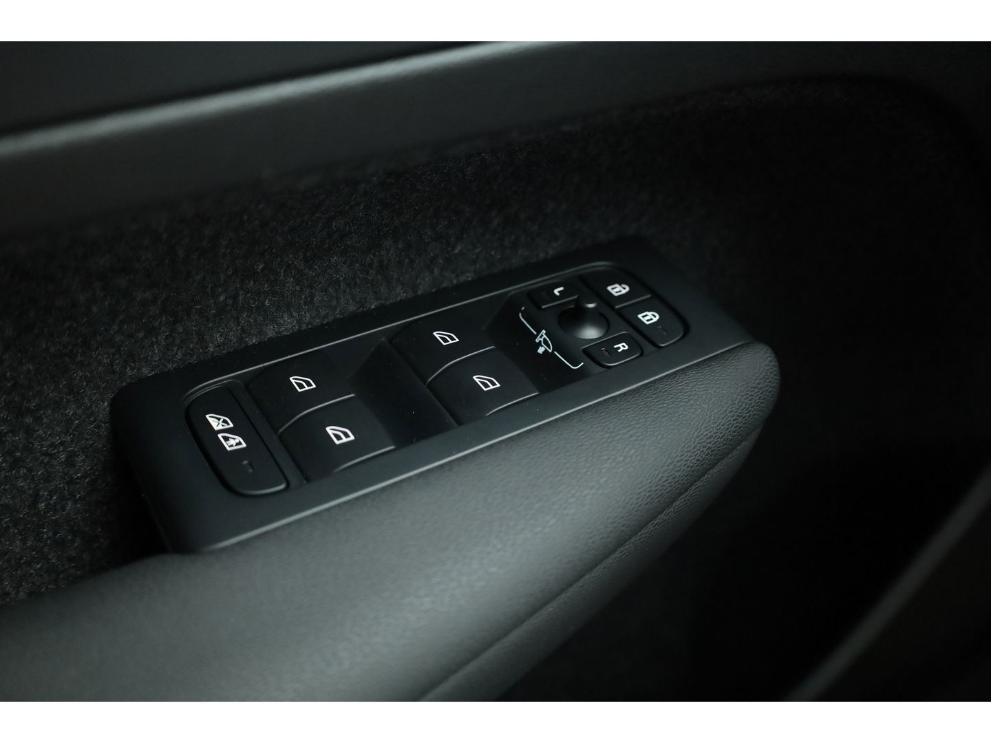 Volvo XC40 1.5 T4 Plug-in hybrid | Facelift | ACC | Blis | Camera | 19'' | Stoel + stuurverw. |
