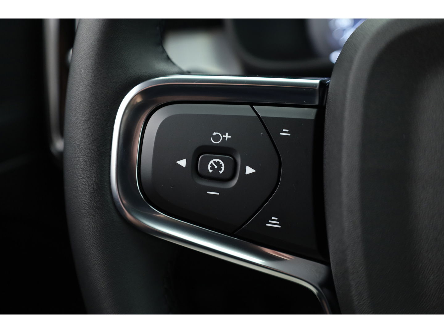 Volvo XC40 1.5 T4 Plug-in hybrid | Facelift | ACC | Blis | Camera | 19'' | Stoel + stuurverw. |