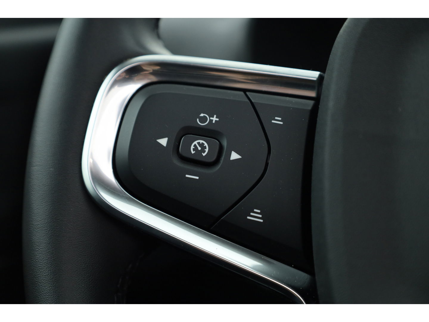 Volvo XC40 1.5 T4 Recharge Inscription Expression | Pano | 19'' | Stoel + stuurverwarming | camera |