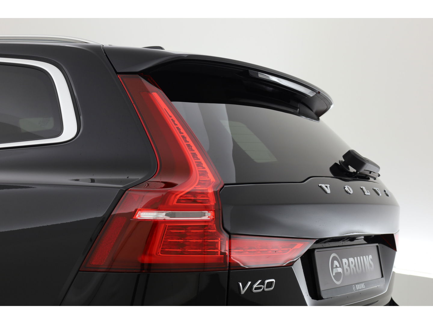Volvo V60 2.0 T6 Recharge AWD Inscription Expression | Stuur- & 4x Stoelverw. | Camera | Apple Carplay |