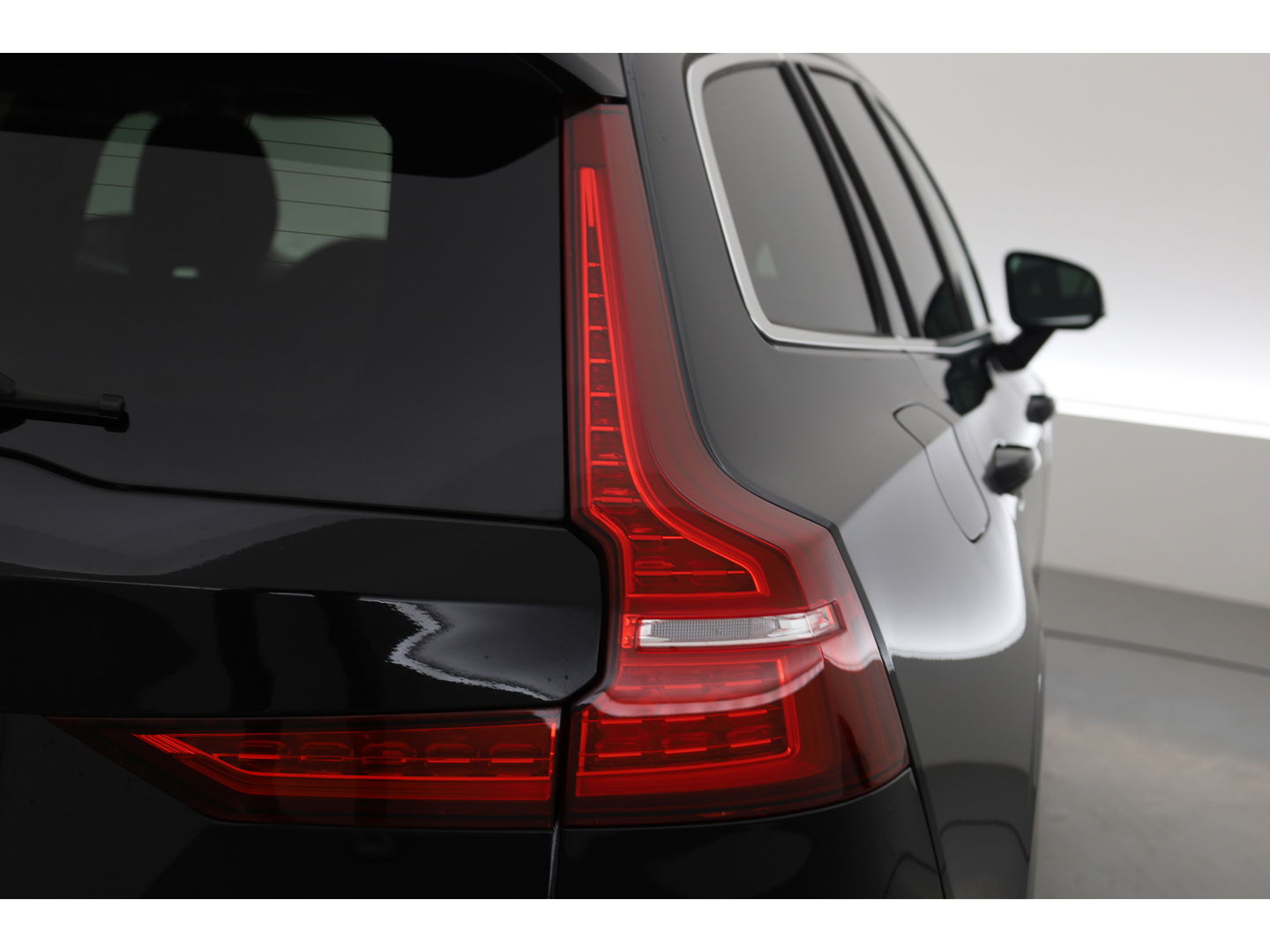 Volvo V60 2.0 T6 Recharge AWD Inscription Expression | Stuur- & 4x Stoelverw. | Camera | Apple Carplay |