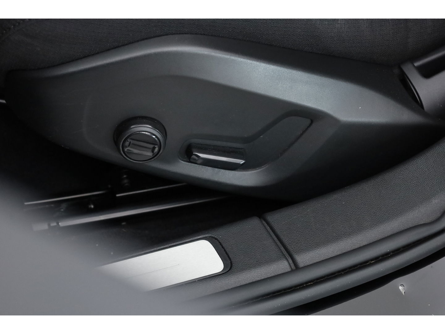 Volvo V60 2.0 T6 Recharge AWD Inscription Expression | Stuur- & 4x Stoelverw. | Camera | Apple Carplay |
