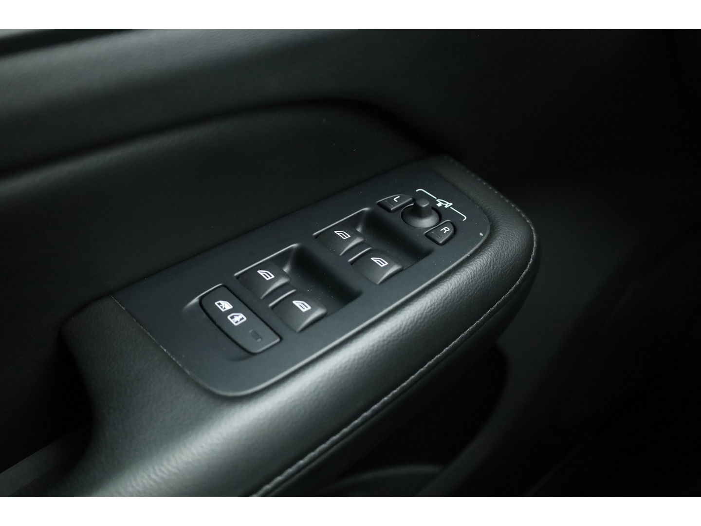 Volvo V60 2.0 T6 Recharge AWD Inscription Expression | Stuur- & 4x Stoelverw. | Camera | Apple Carplay |