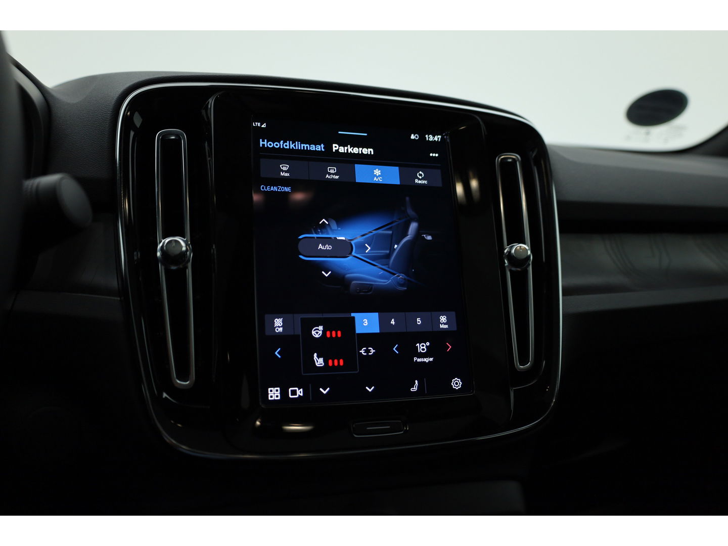 Volvo C40 Single Motor Extended Range Ultimate 82 kWh |Pixel LED | Pano | Pilot Assist | 360cam | H&K | Elek. Stoelen |