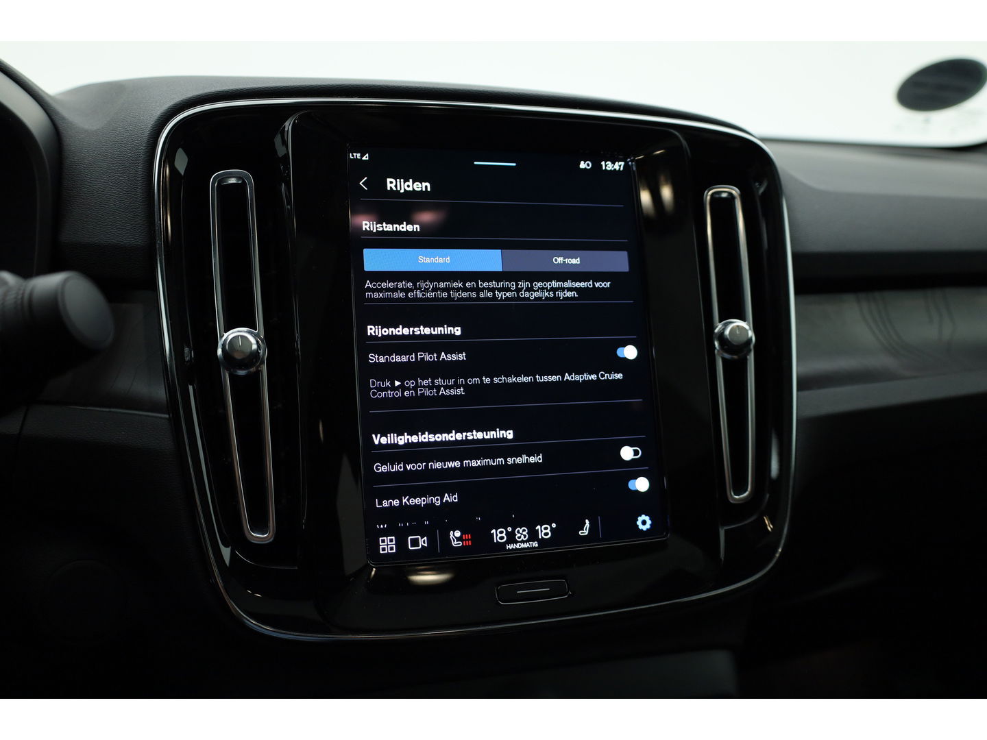 Volvo C40 Single Motor Extended Range Ultimate 82 kWh |Pixel LED | Pano | Pilot Assist | 360cam | H&K | Elek. Stoelen |