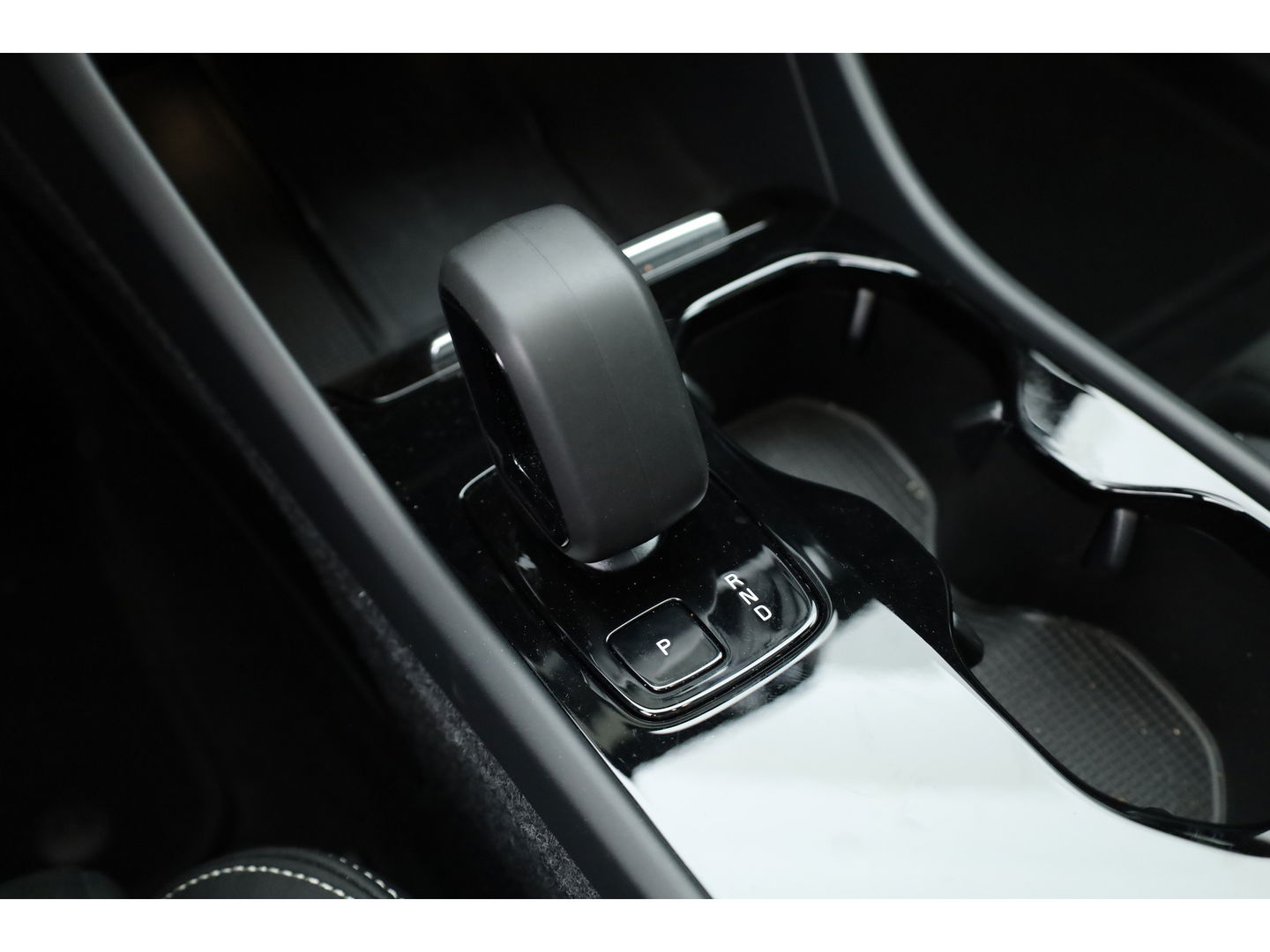 Volvo C40 Single Motor Extended Range Ultimate 82 kWh |Pixel LED | Pano | Pilot Assist | 360cam | H&K | Elek. Stoelen |