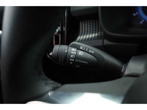 Volvo XC40 2.0 B3 Core | Elek. verst. stoelen | Stoel + stuurverw. |  Camera |