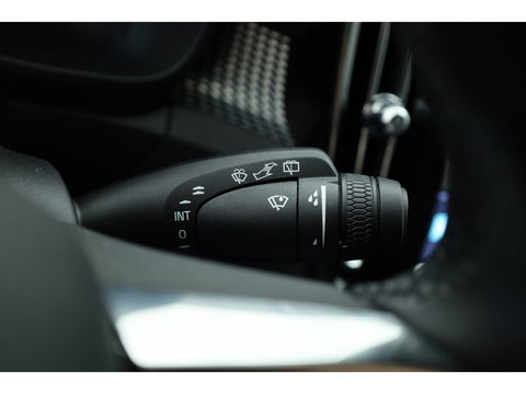 Volvo XC40 2.0 B3 Core | Elek. verst. stoelen | Stoel + stuurverw. |  Camera |