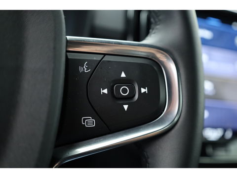 Volvo XC40 2.0 B3 Core | Elek. verst. stoelen | Stoel + stuurverw. |  Camera |