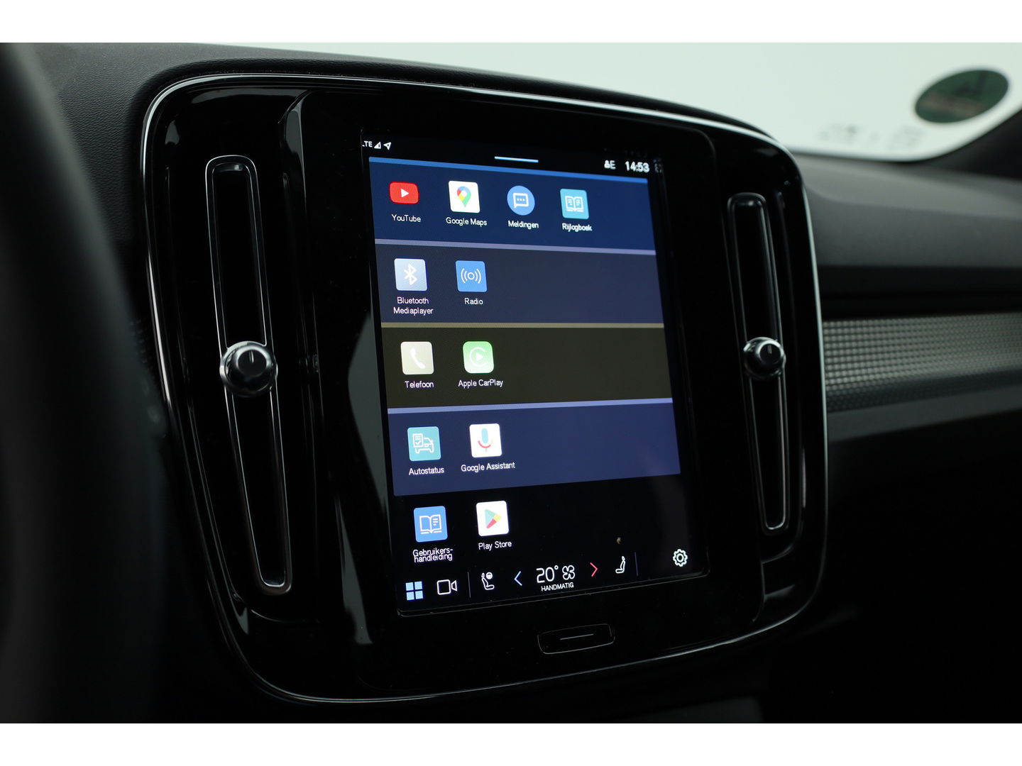 Volvo XC40 2.0 B3 Core | Elek. verst. stoelen | Stoel + stuurverw. |  Camera |