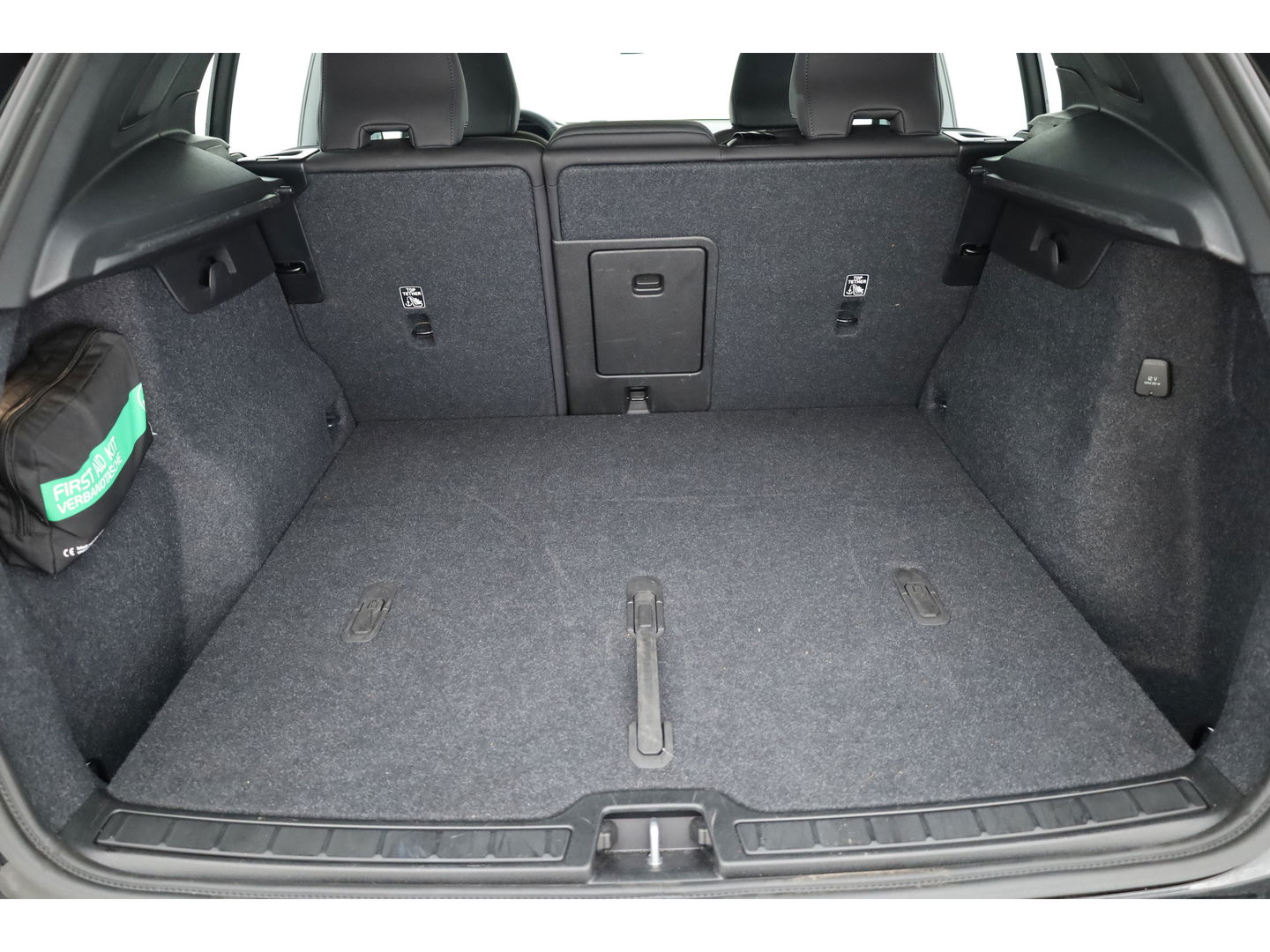 Volvo XC40 2.0 B3 Core | Elek. verst. stoelen | Stoel + stuurverw. |  Camera |