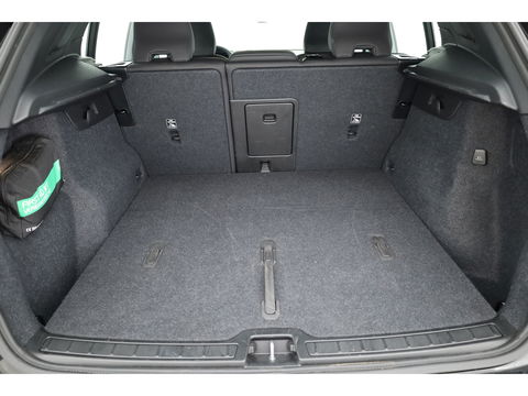 Volvo XC40 2.0 B3 Core | Elek. verst. stoelen | Stoel + stuurverw. |  Camera |