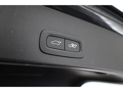 Volvo XC40 2.0 B3 Core | Elek. verst. stoelen | Stoel + stuurverw. |  Camera |