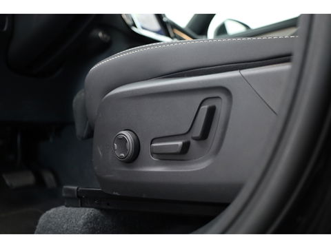 Volvo XC40 2.0 B3 Core | Elek. verst. stoelen | Stoel + stuurverw. |  Camera |