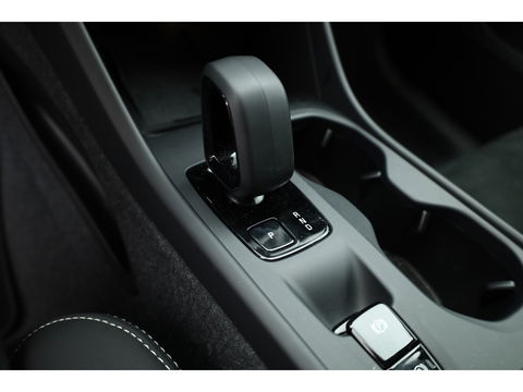 Volvo XC40 2.0 B3 Core | Elek. verst. stoelen | Stoel + stuurverw. |  Camera |