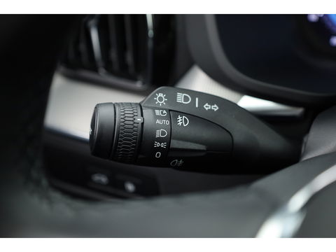 Volvo XC60 2.0 T6 Plug-in hybrid AWD Plus Dark | Luchtvering | Trekhaak | H&K Audio | 360 camera |