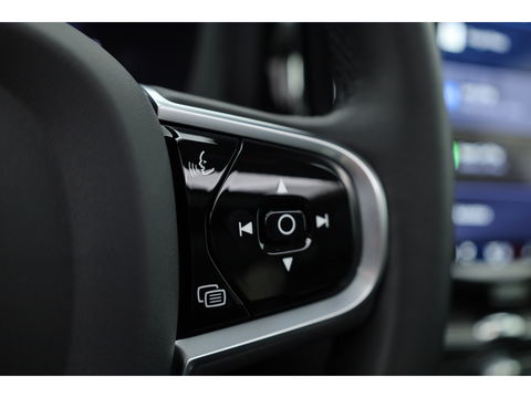 Volvo XC60 2.0 T6 Plug-in hybrid AWD Plus Dark | Luchtvering | Trekhaak | H&K Audio | 360 camera |