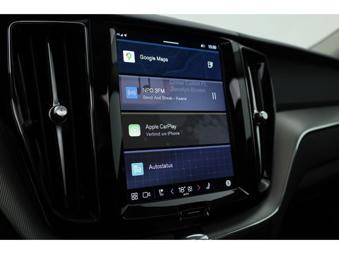 Volvo XC60 2.0 T6 Plug-in hybrid AWD Plus Dark | Luchtvering | Trekhaak | H&K Audio | 360 camera |