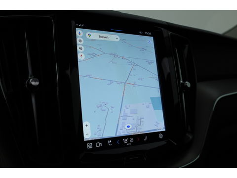 Volvo XC60 2.0 T6 Plug-in hybrid AWD Plus Dark | Luchtvering | Trekhaak | H&K Audio | 360 camera |