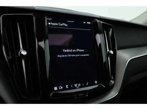 Volvo XC60 2.0 T6 Plug-in hybrid AWD Plus Dark | Luchtvering | Trekhaak | H&K Audio | 360 camera |