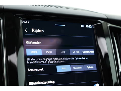 Volvo XC60 2.0 T6 Plug-in hybrid AWD Plus Dark | Luchtvering | Trekhaak | H&K Audio | 360 camera |
