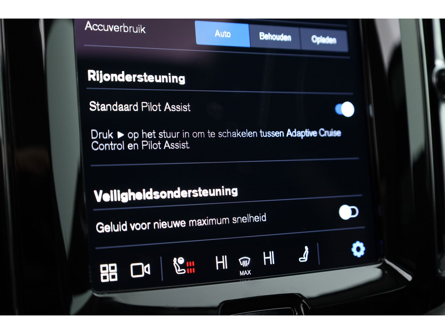 Volvo XC60 2.0 T6 Plug-in hybrid AWD Plus Dark | Luchtvering | Trekhaak | H&K Audio | 360 camera |