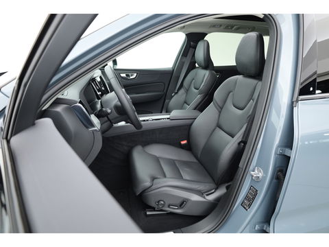 Volvo XC60 2.0 T6 Plug-in hybrid AWD Plus Dark | Luchtvering | Trekhaak | H&K Audio | 360 camera |