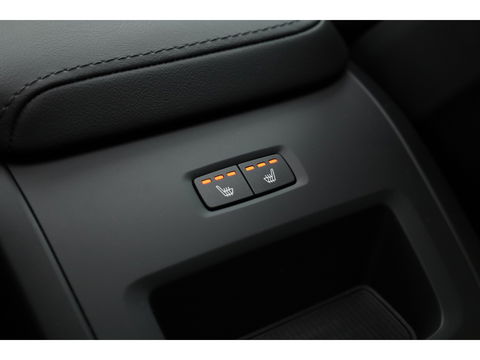 Volvo XC60 2.0 T6 Plug-in hybrid AWD Plus Dark | Luchtvering | Trekhaak | H&K Audio | 360 camera |