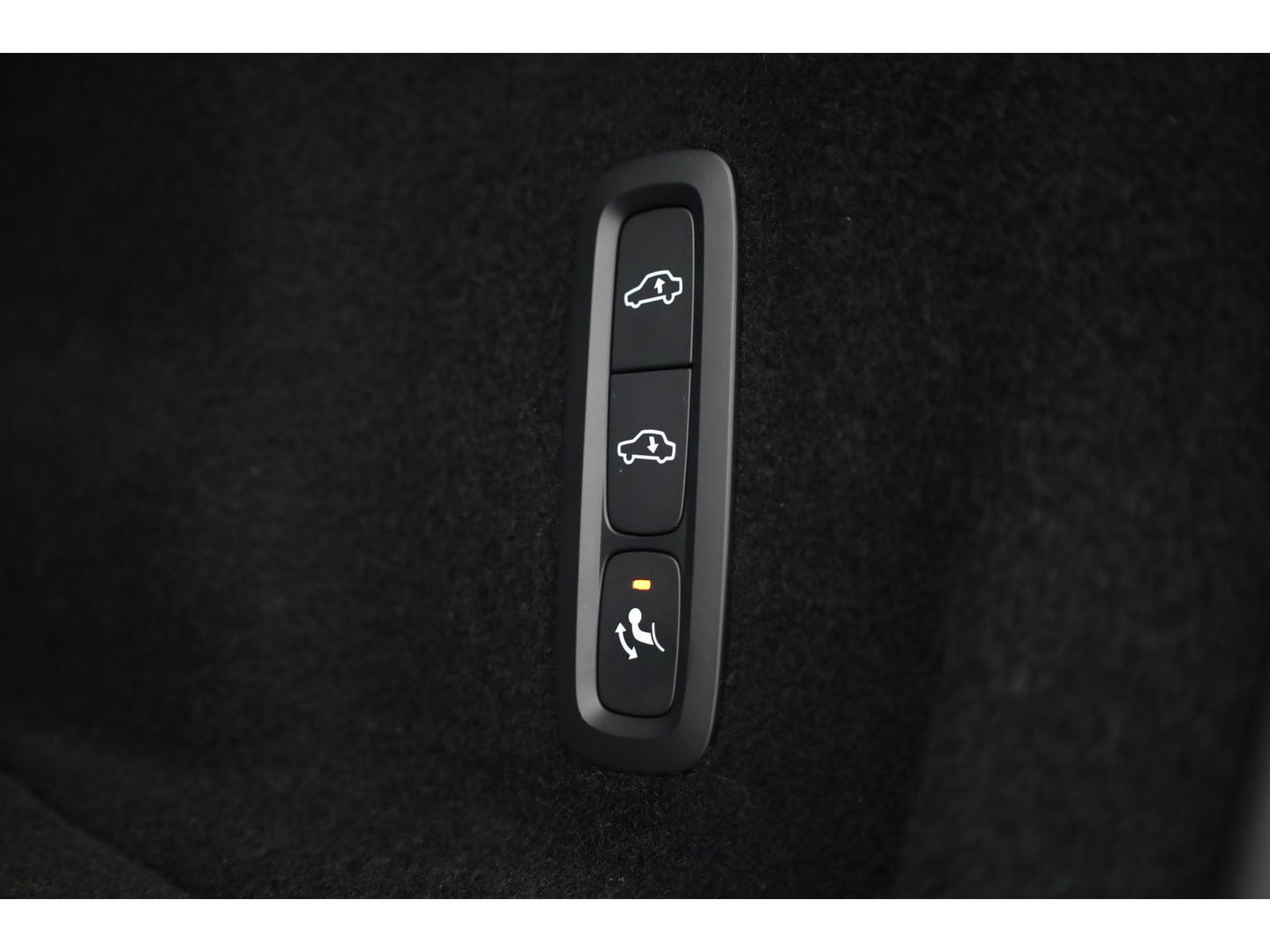 Volvo XC60 2.0 T6 Plug-in hybrid AWD Plus Dark | Luchtvering | Trekhaak | H&K Audio | 360 camera |