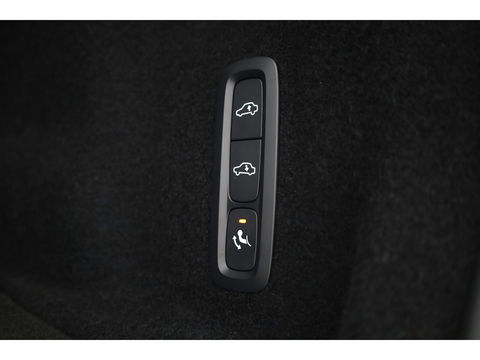 Volvo XC60 2.0 T6 Plug-in hybrid AWD Plus Dark | Luchtvering | Trekhaak | H&K Audio | 360 camera |