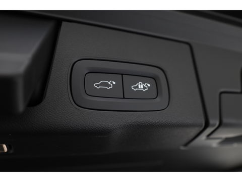 Volvo XC60 2.0 T6 Plug-in hybrid AWD Plus Dark | Luchtvering | Trekhaak | H&K Audio | 360 camera |