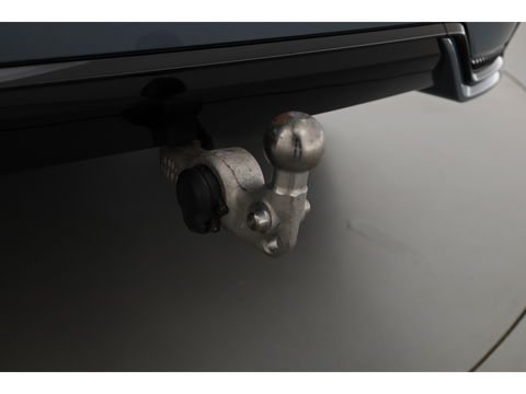 Volvo XC60 2.0 T6 Plug-in hybrid AWD Plus Dark | Luchtvering | Trekhaak | H&K Audio | 360 camera |