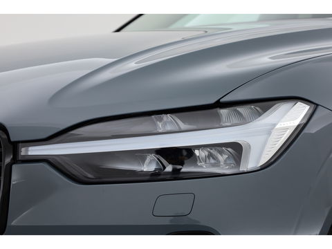 Volvo XC60 2.0 T6 Plug-in hybrid AWD Plus Dark | Luchtvering | Trekhaak | H&K Audio | 360 camera |